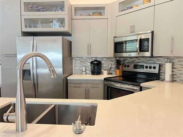 366 Bedford Ave, Weston FL 33326