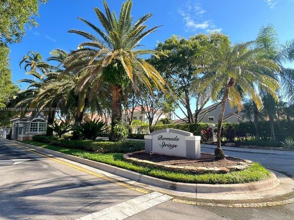 366 Bedford Ave, Weston FL 33326
