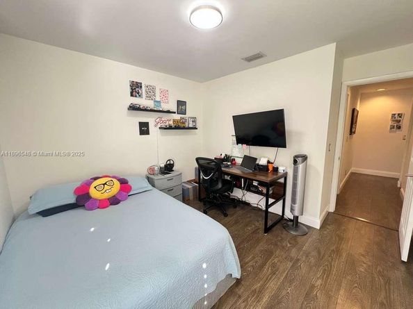 366 Bedford Ave, Weston FL 33326