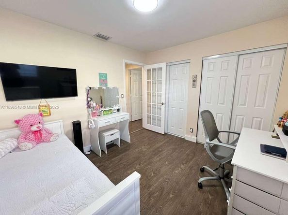 366 Bedford Ave, Weston FL 33326