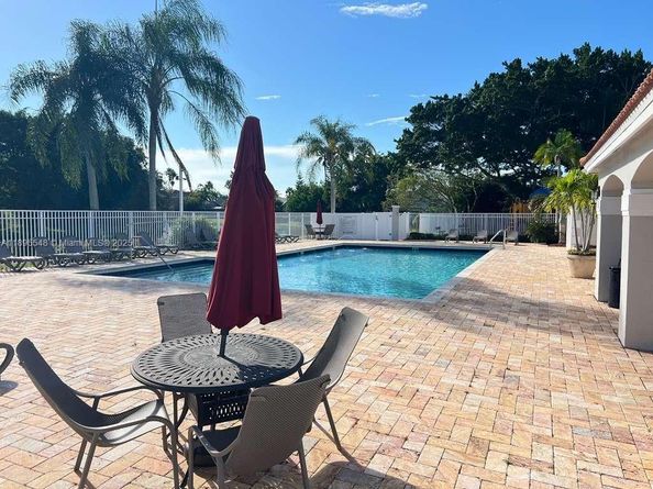 366 Bedford Ave, Weston FL 33326