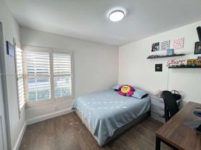 366 Bedford Ave, Weston FL 33326