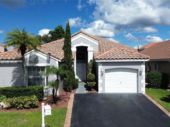 366 Bedford Ave, Weston FL 33326