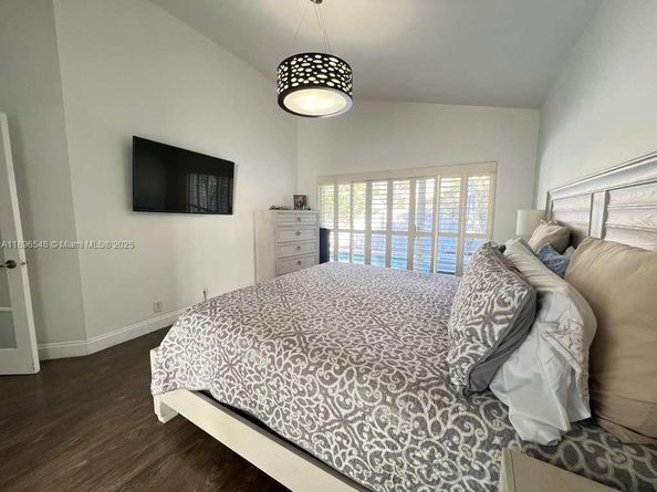 366 Bedford Ave, Weston FL 33326
