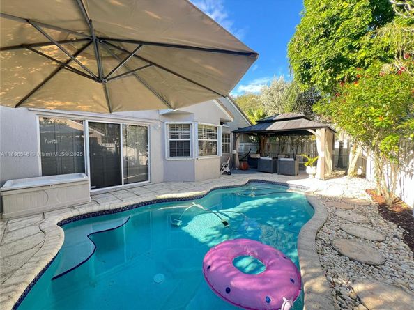 366 Bedford Ave, Weston FL 33326