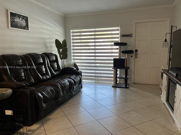 5387 SW 40th Ave 103, Dania Beach FL 33314