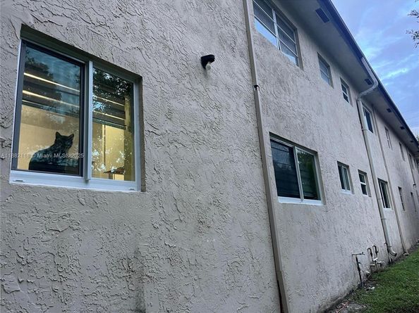 5387 SW 40th Ave 103, Dania Beach FL 33314