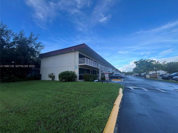 5387 SW 40th Ave 103, Dania Beach FL 33314