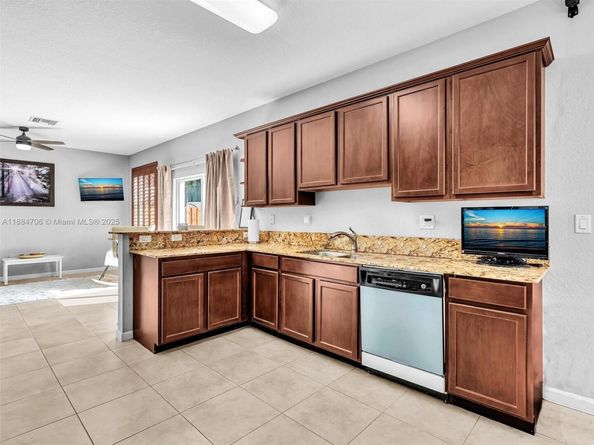 625 SE 30th Ter, Homestead FL 33033