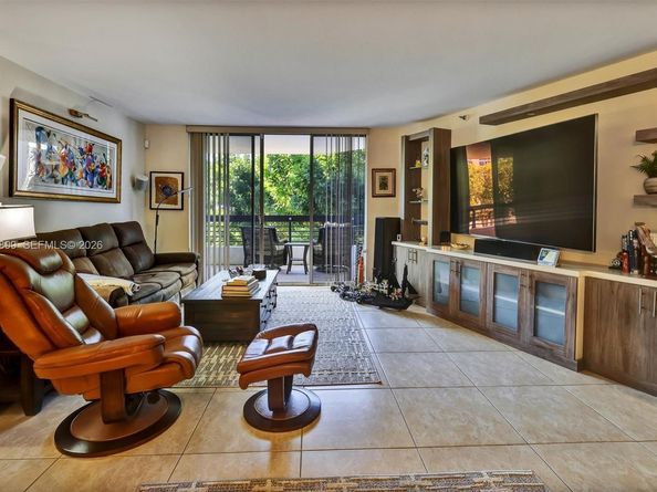 3500 Mystic Pointe Dr 302, Aventura FL 33180