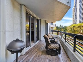 3500 Mystic Pointe Dr 302, Aventura FL 33180