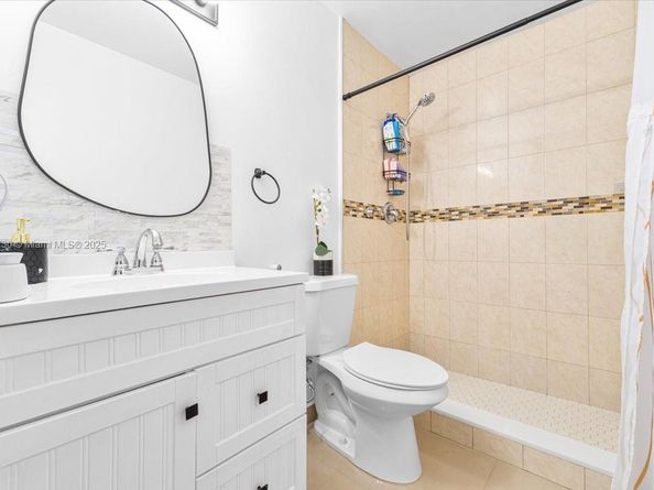Undisclosed Address #A11852730, Miami FL 33193