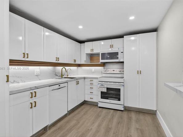 3090 N Course Dr 807, Pompano Beach FL 33069