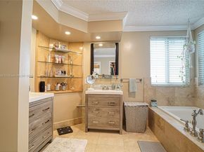 1039 NW 124th Ter, Sunrise FL 33323