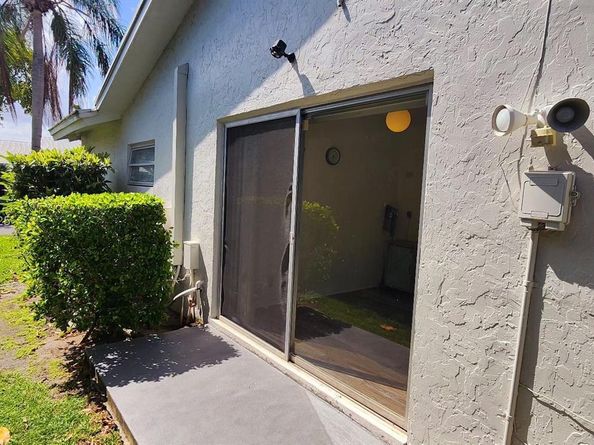 22310 Cameo Dr E, Boca Raton FL 33433