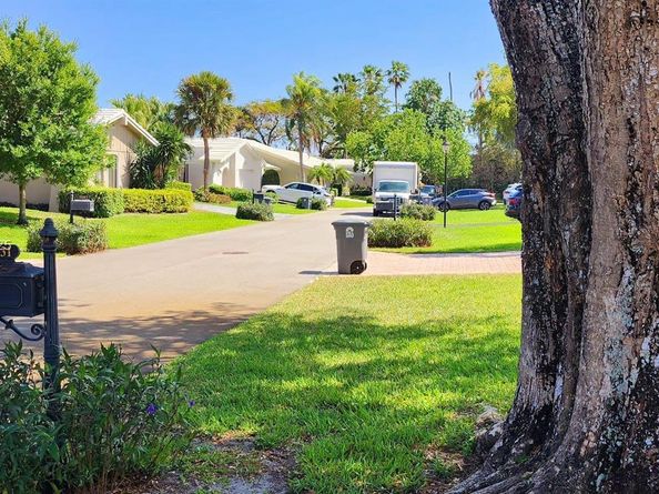 22310 Cameo Dr E, Boca Raton FL 33433