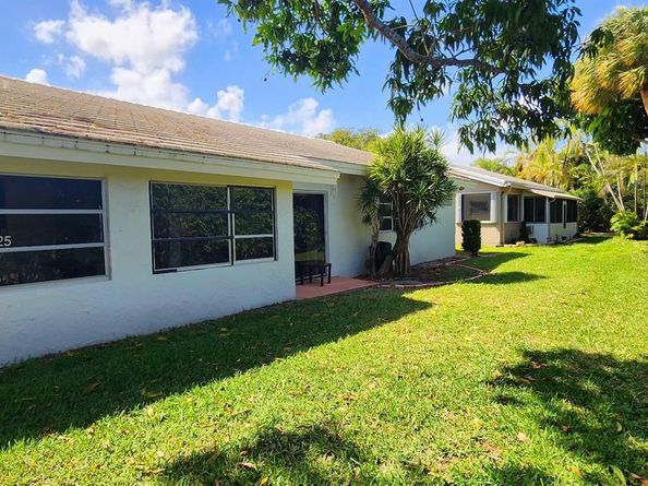 22310 Cameo Dr E, Boca Raton FL 33433
