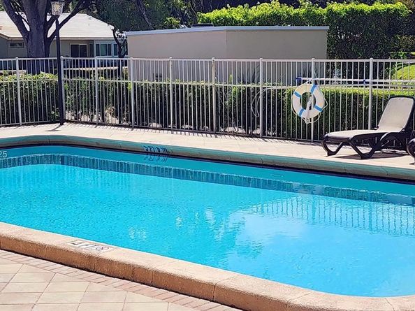 22310 Cameo Dr E, Boca Raton FL 33433