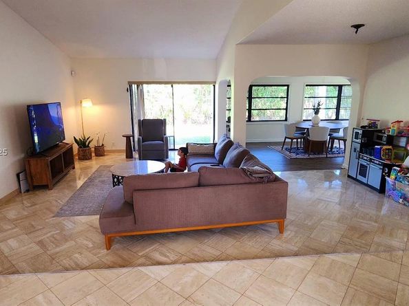 22310 Cameo Dr E, Boca Raton FL 33433