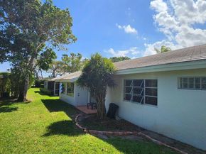 22310 Cameo Dr E, Boca Raton FL 33433