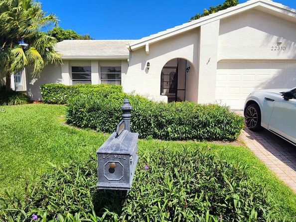 22310 Cameo Dr E, Boca Raton FL 33433