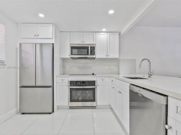 100 Edgewater Dr 204, Coral Gables FL 33133