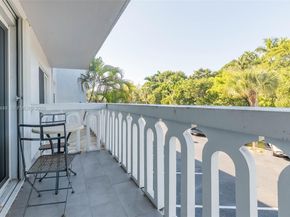 100 Edgewater Dr 204, Coral Gables FL 33133