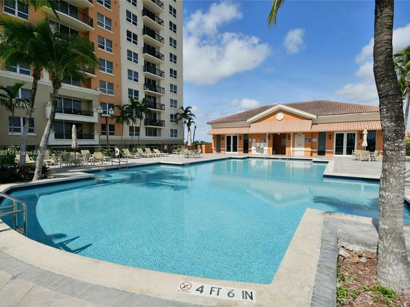 3232 SW 22nd Ter 1502, Miami FL 33145