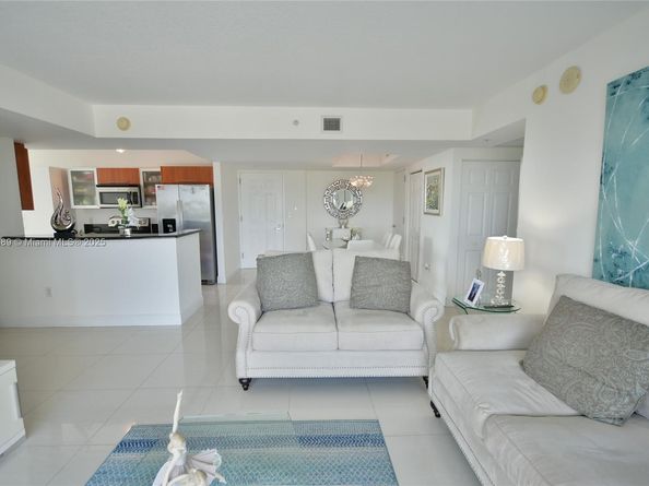 3232 SW 22nd Ter 1502, Miami FL 33145
