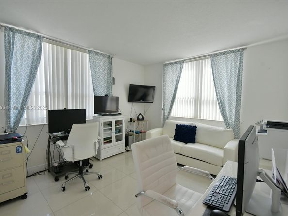 3232 SW 22nd Ter 1502, Miami FL 33145