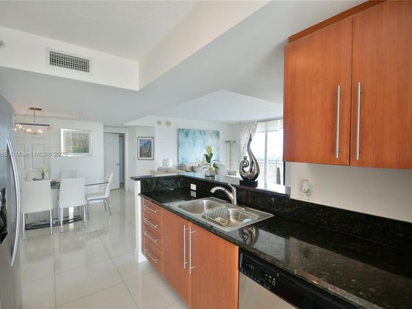 3232 SW 22nd Ter 1502, Miami FL 33145