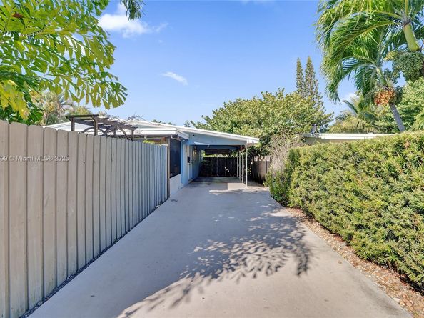 1413 NE 17th Way, Fort Lauderdale FL 33304