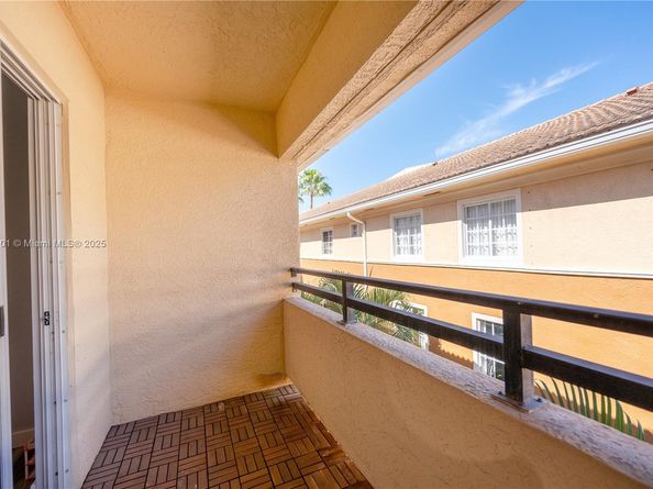 2841 NE 185th St 514, Aventura FL 33180