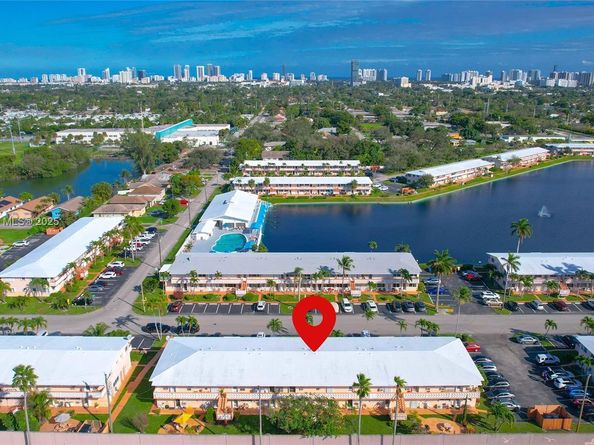 820 SW 11th Ave 18B, Hallandale Beach FL 33009