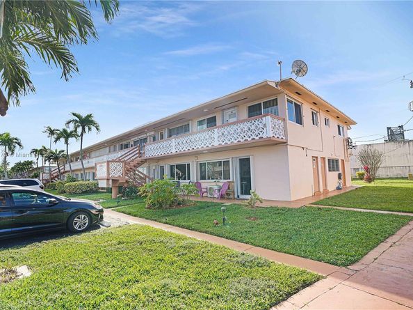 820 SW 11th Ave 18B, Hallandale Beach FL 33009