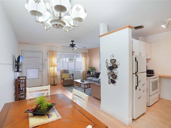 820 SW 11th Ave 18B, Hallandale Beach FL 33009