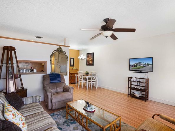 820 SW 11th Ave 18B, Hallandale Beach FL 33009