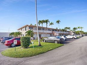 820 SW 11th Ave 18B, Hallandale Beach FL 33009