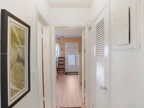 820 SW 11th Ave 18B, Hallandale Beach FL 33009