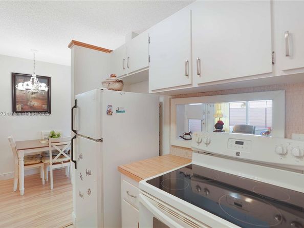 820 SW 11th Ave 18B, Hallandale Beach FL 33009