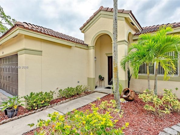 625 Bald Cypress Rd, Weston FL 33327