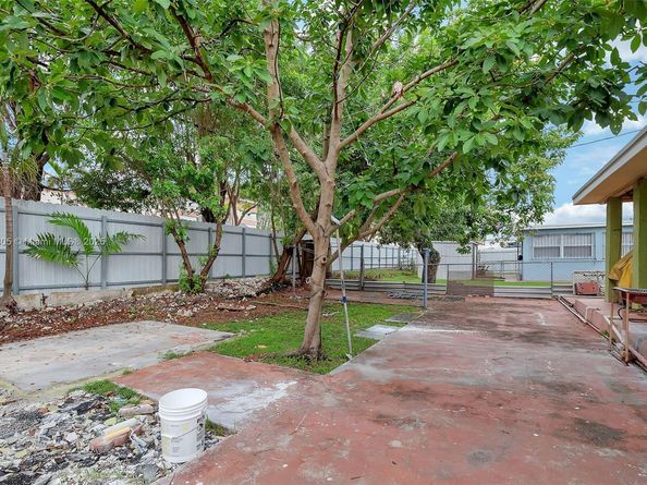 1150 W 69th Pl, Hialeah FL 33014