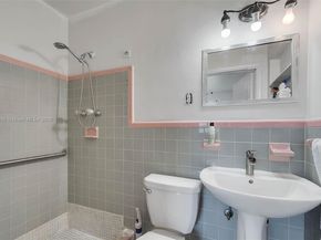 1150 W 69th Pl, Hialeah FL 33014