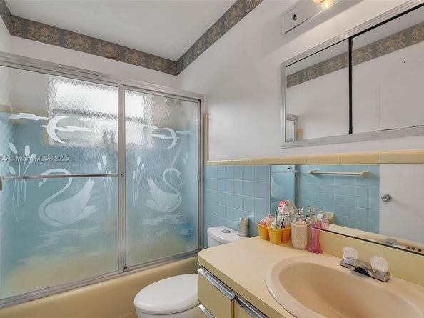 1150 W 69th Pl, Hialeah FL 33014