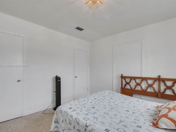 1150 W 69th Pl, Hialeah FL 33014