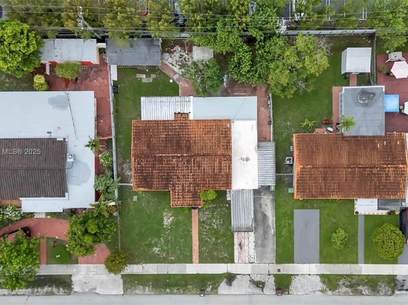 1150 W 69th Pl, Hialeah FL 33014