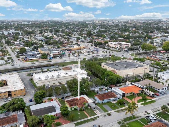 1150 W 69th Pl, Hialeah FL 33014