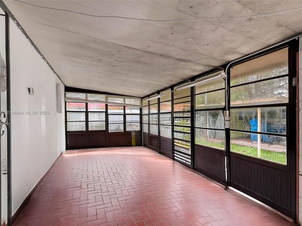 1150 W 69th Pl, Hialeah FL 33014