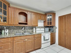 1150 W 69th Pl, Hialeah FL 33014