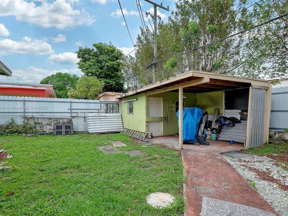 1150 W 69th Pl, Hialeah FL 33014